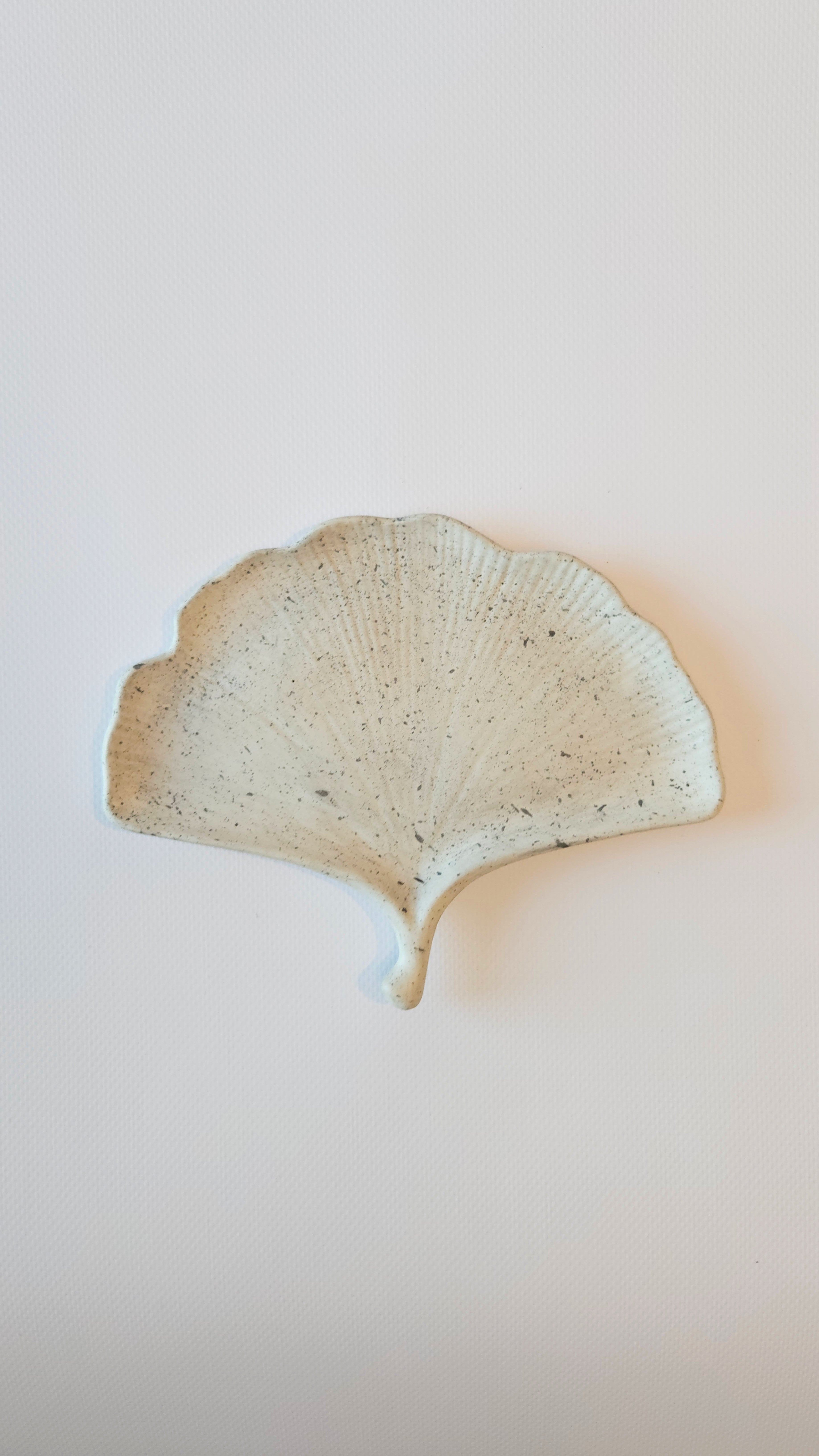 Podstawka gipsowa "Ginkgo" - rękodzieło inspirowane naturą